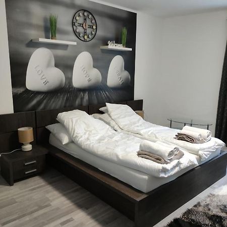Freedom-Fehervar Apartman Szekesfehervar Exterior photo